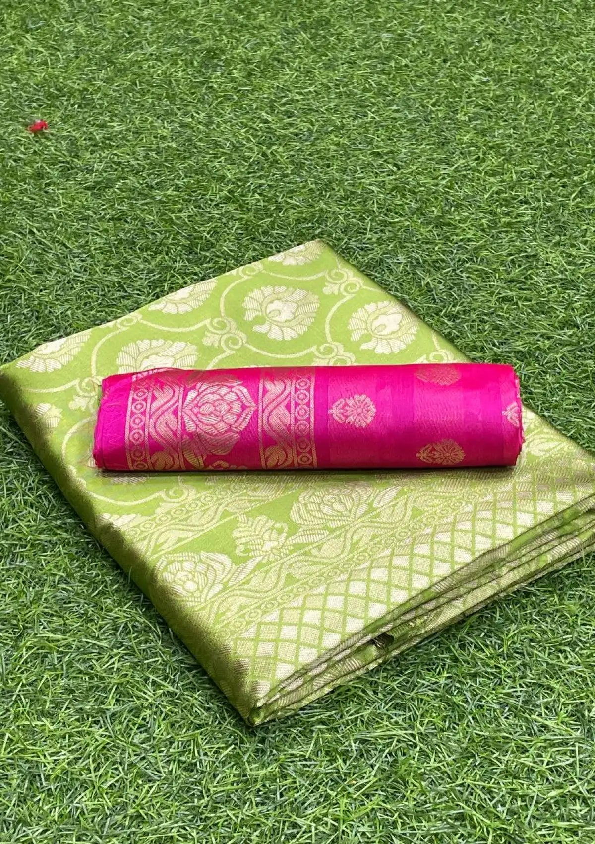 Banarasi Silk Saree With Gold Zari Floral Brocade