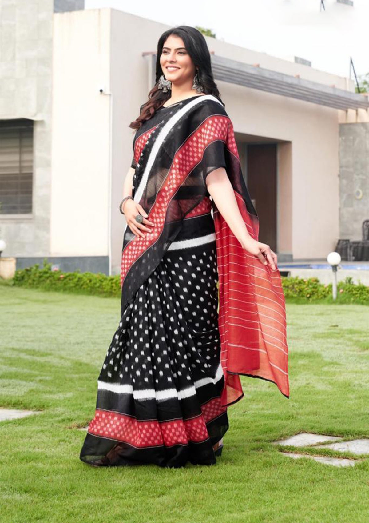 Black-white Ikkat Print Soft Mulmul saree