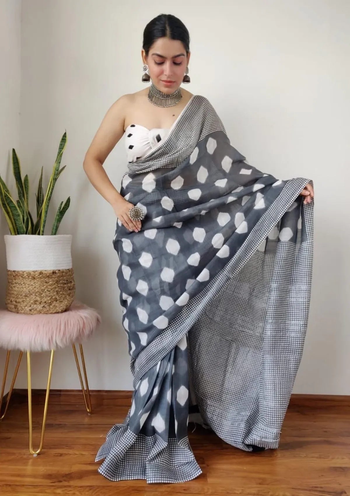 Grey Geometric Linen Print saree