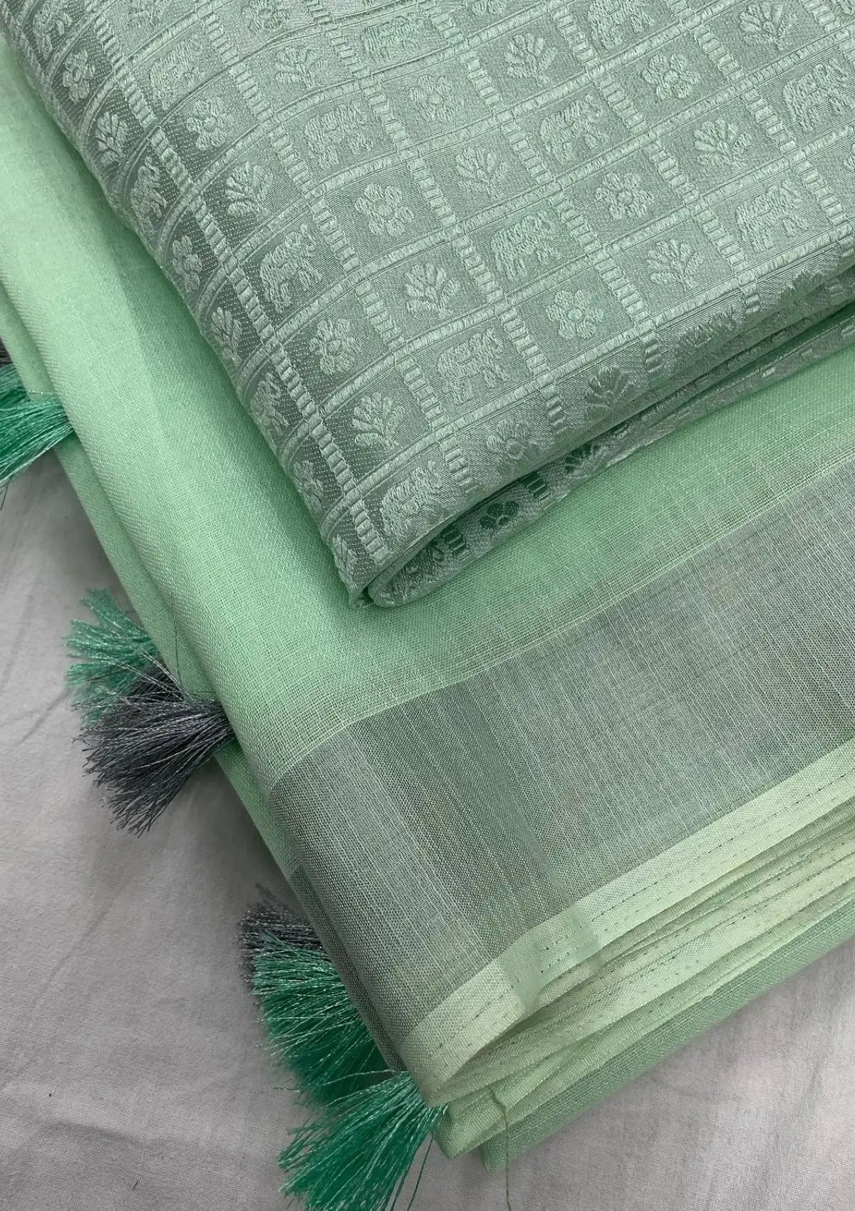Linen saree with silver zari pattu border